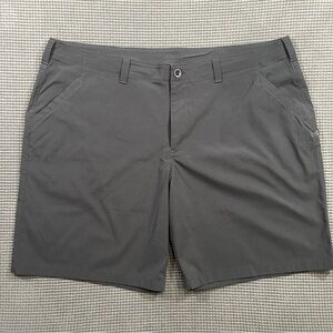 Under Armour Mens Black Golf Shorts Loose Fit Size 46 Performance Stretch